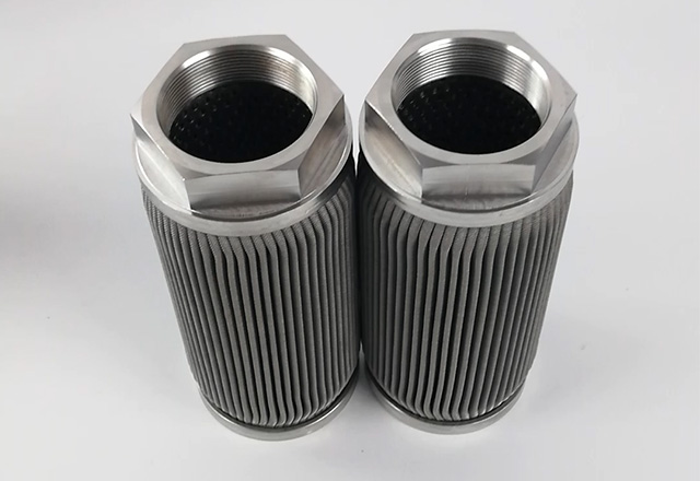 Polymer melt filter with thread mouth